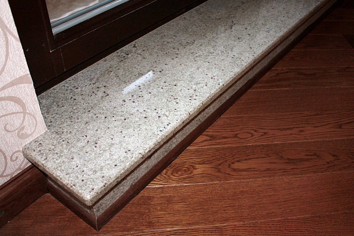 Пластиковый порог на балкон