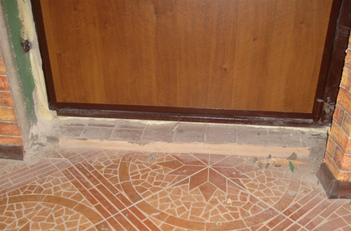 Пластиковый порог на балкон