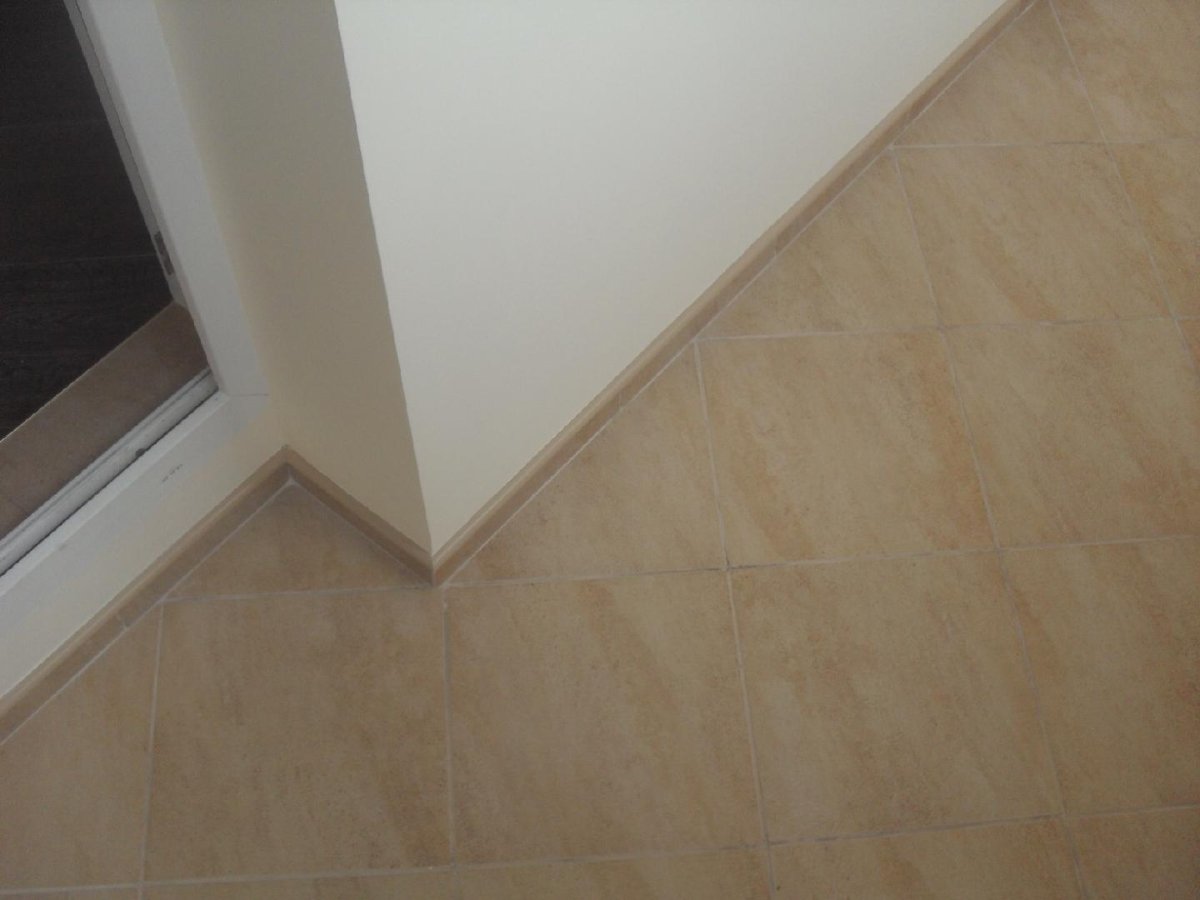 Плинтус Cezar Elegance lpc40