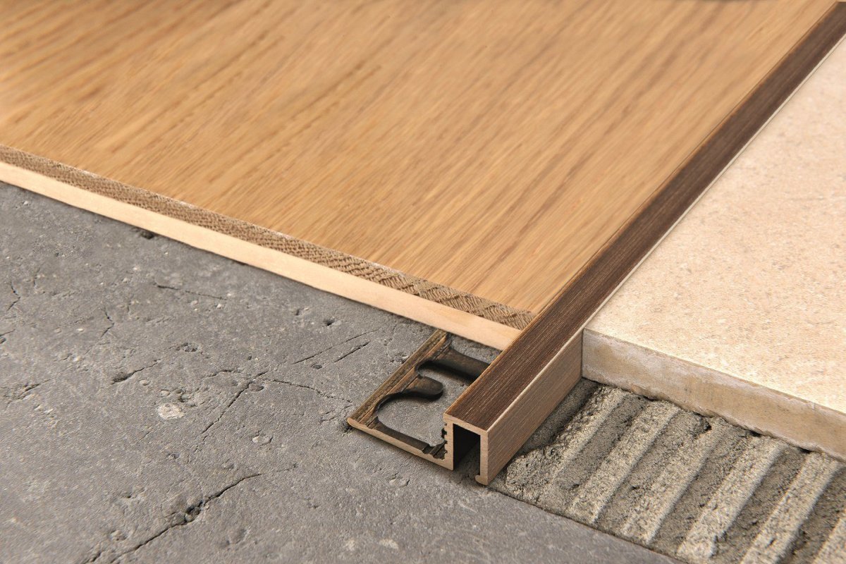 Порог из плитки в ванной