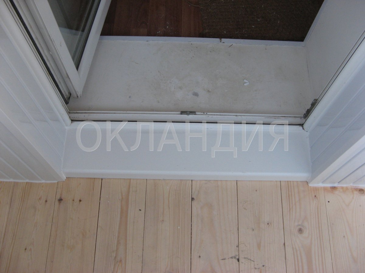 Пластиковый порог на балкон