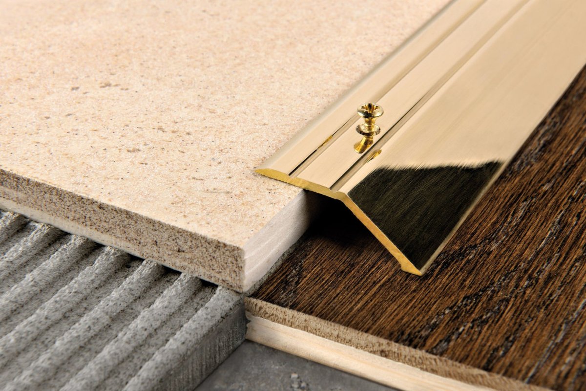 Отделка порога на балкон