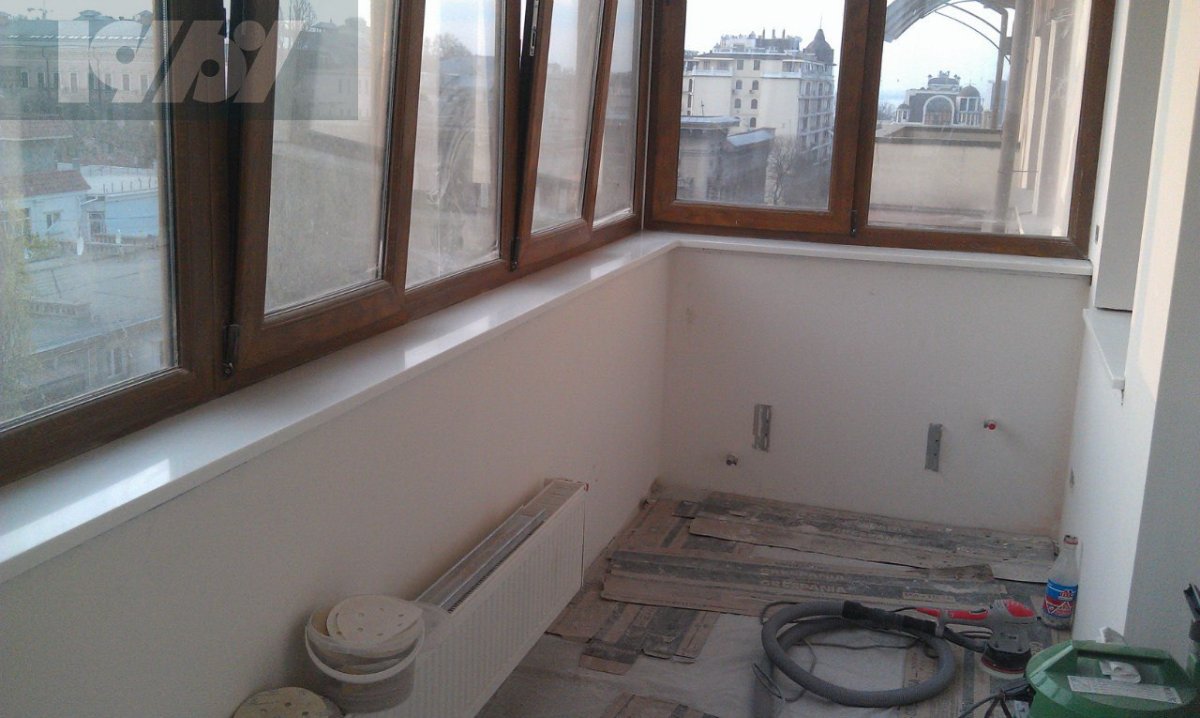 Собака на лоджии