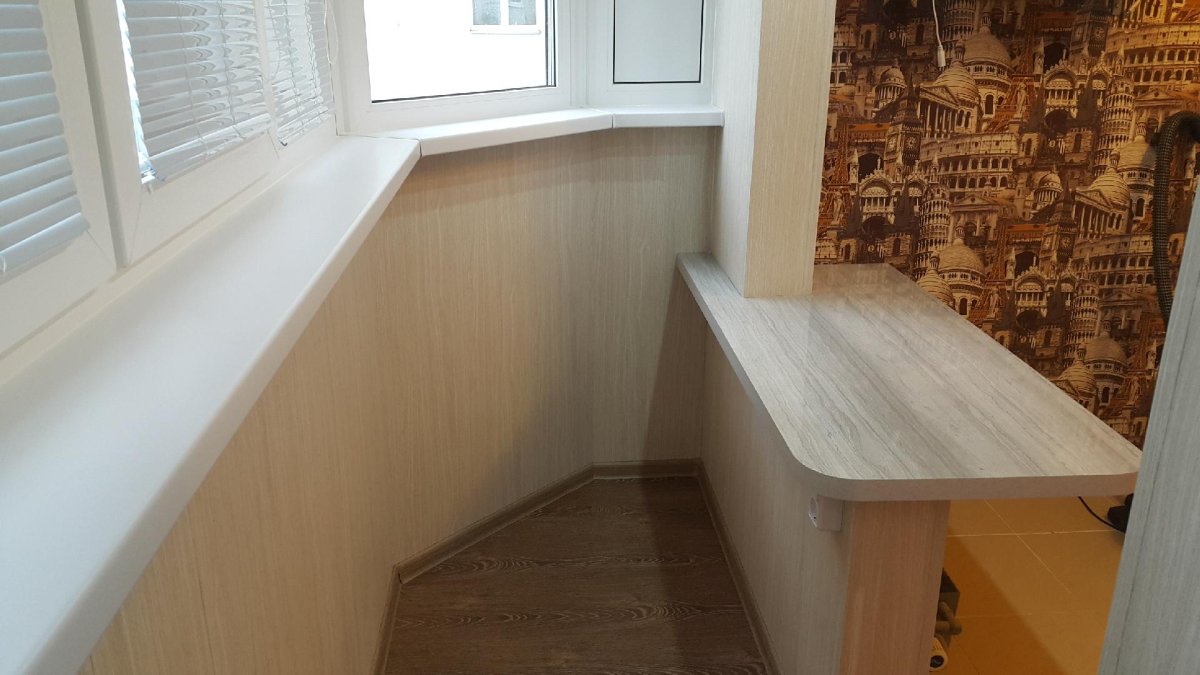 Узкий подоконник для лоджии