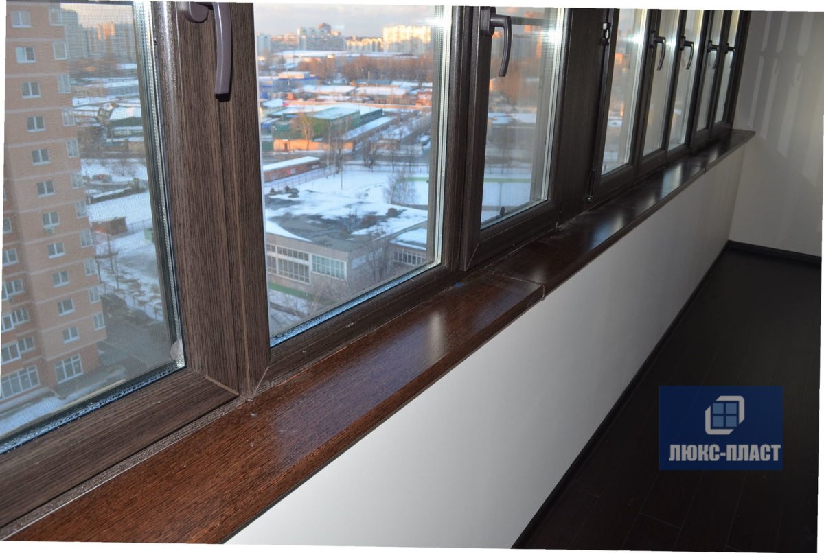 Пластиковый подоконник на лоджии