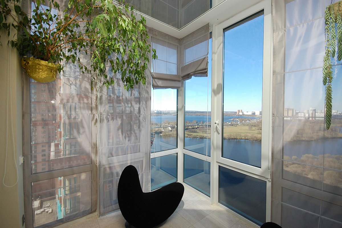 Кухня с панорамным балконом