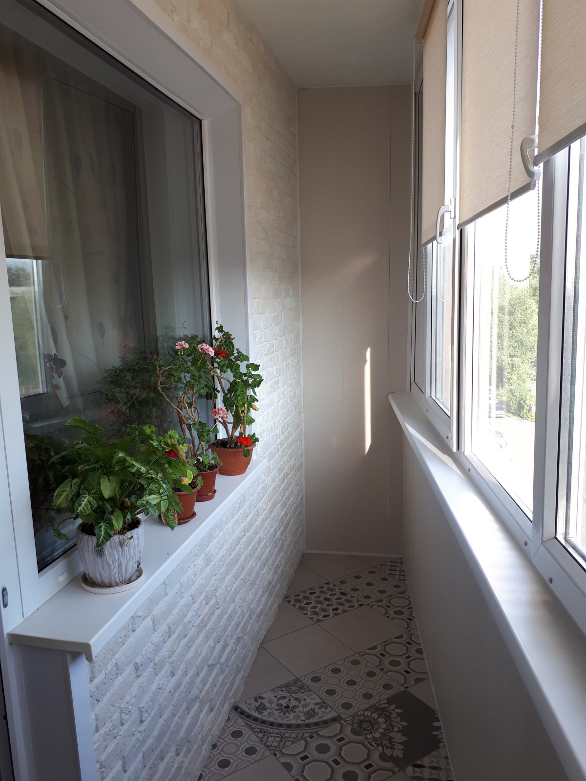 Подоконник барная стойка на лоджии