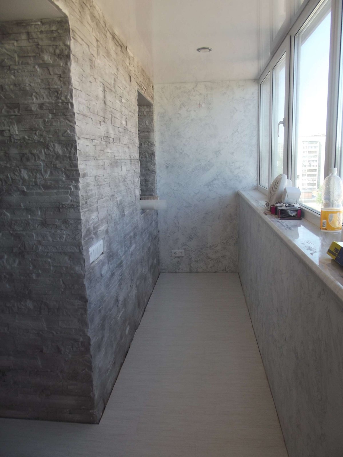 Отделка балкона штукатуркой