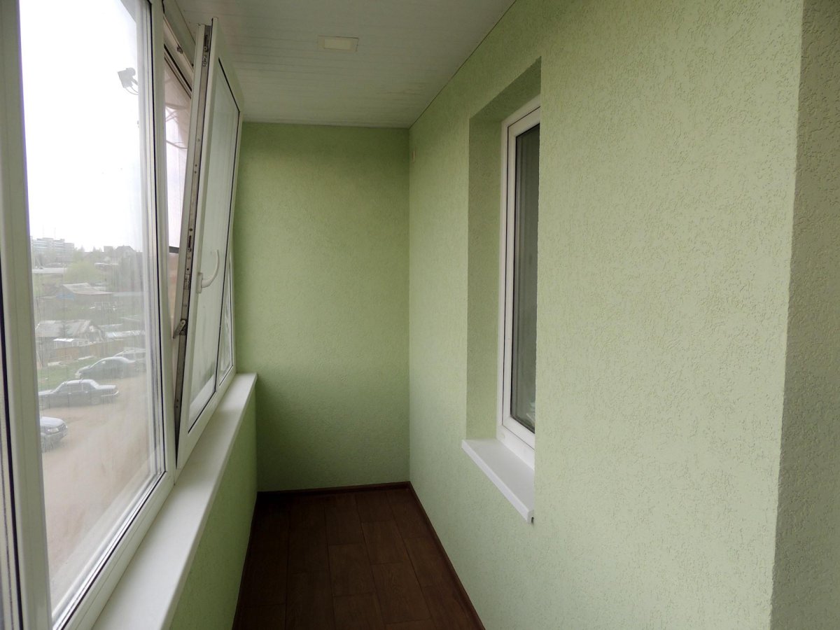 Отделка балкона декоративной штукатуркой