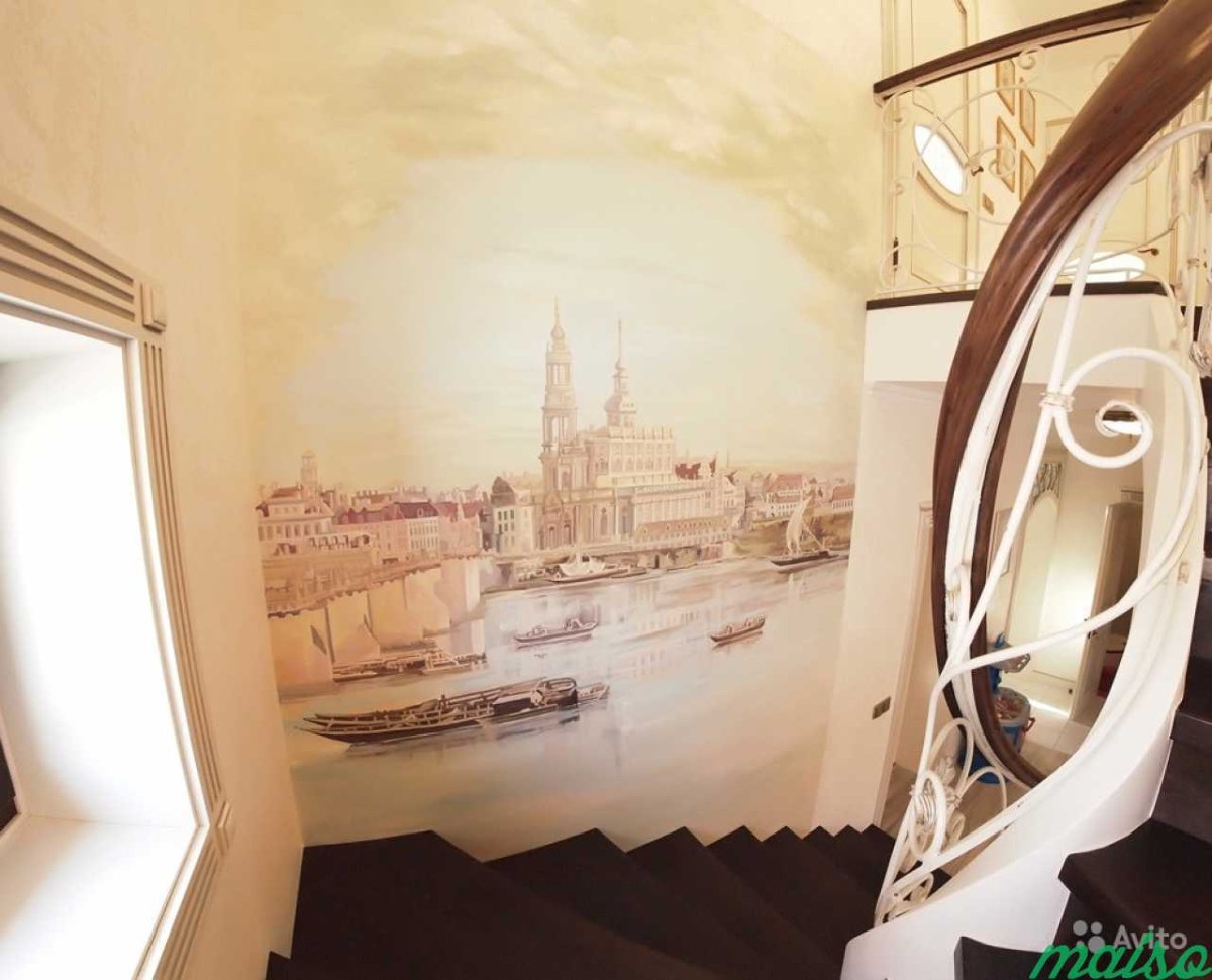 Роспись стен в прихожей