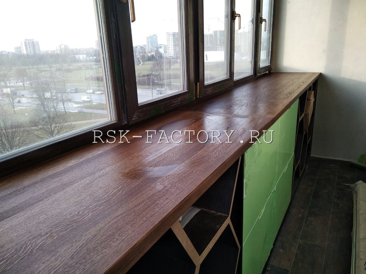 Подоконник переходящий в письменный стол