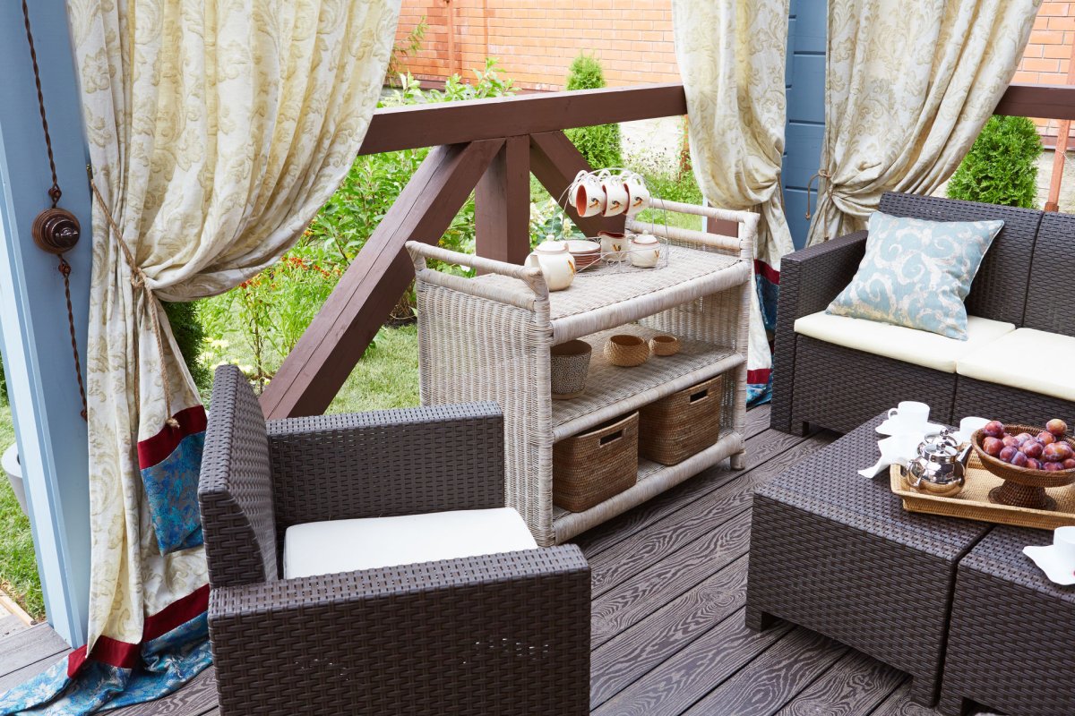 Плетеное кресло на балкон