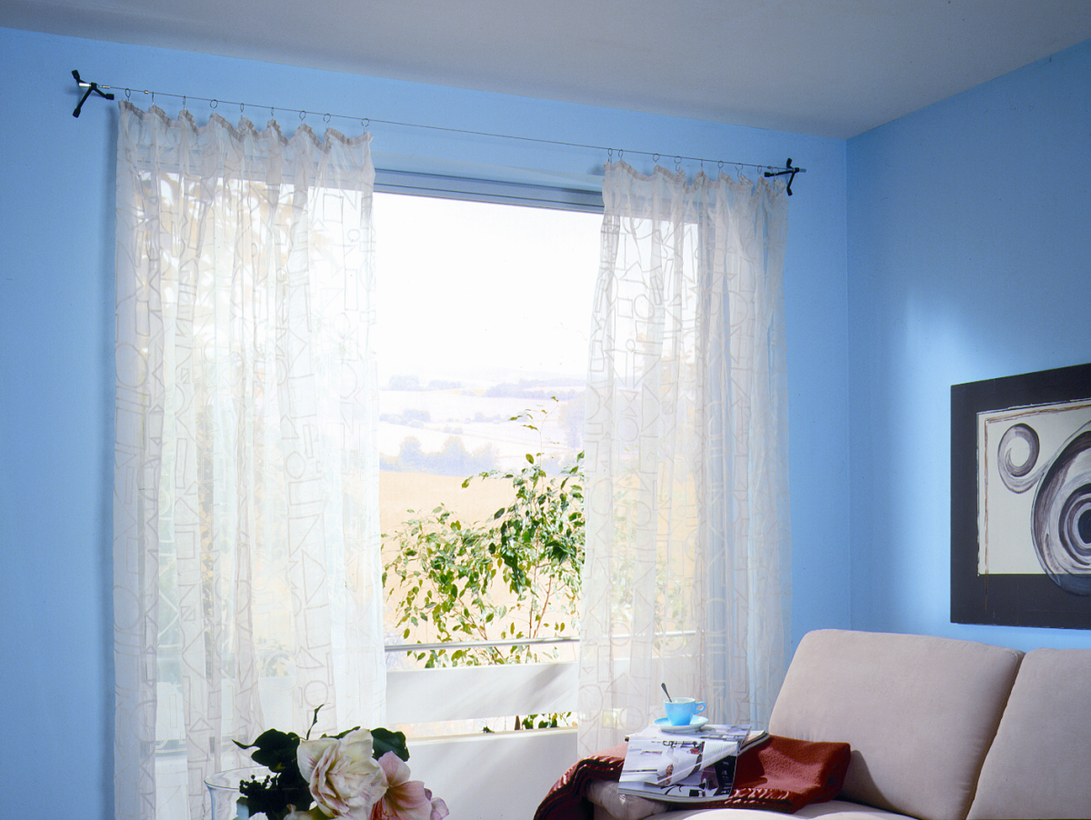 Струнный карниз в интерьере