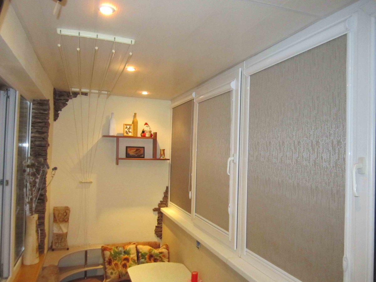 Рулонные шторы на лоджию серые