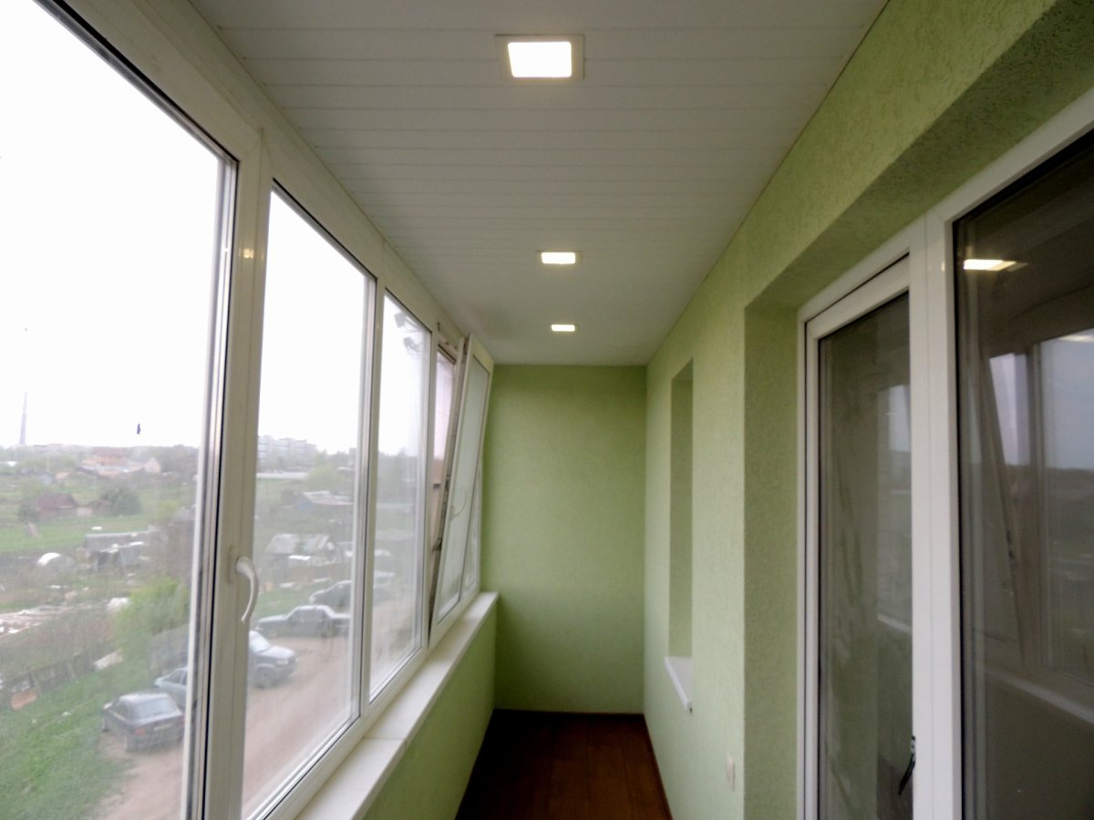 Фактурная штукатурка на лоджии