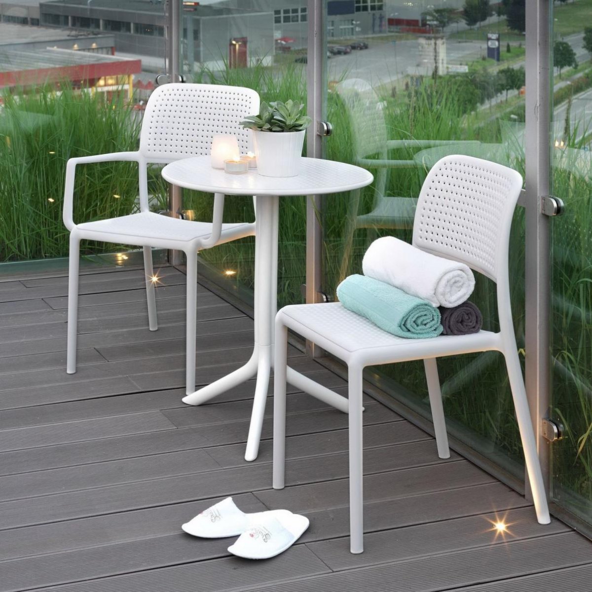 Маленький столик на балкон