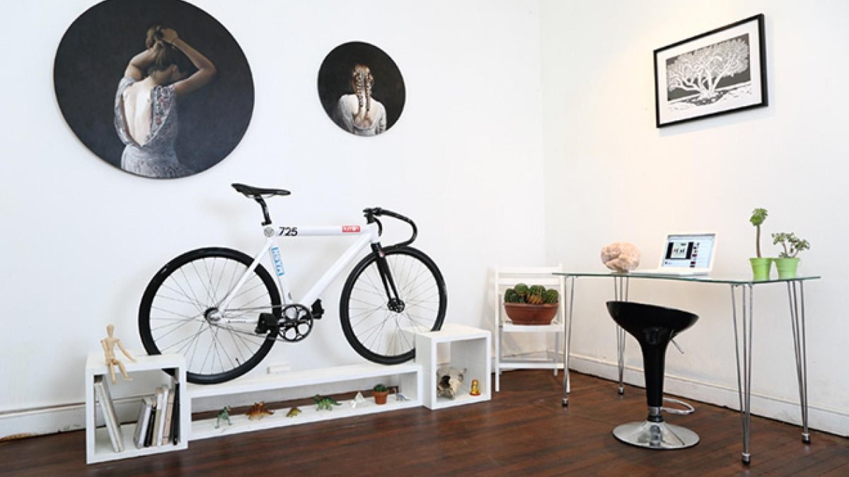 Винтажный велосипед с цветами