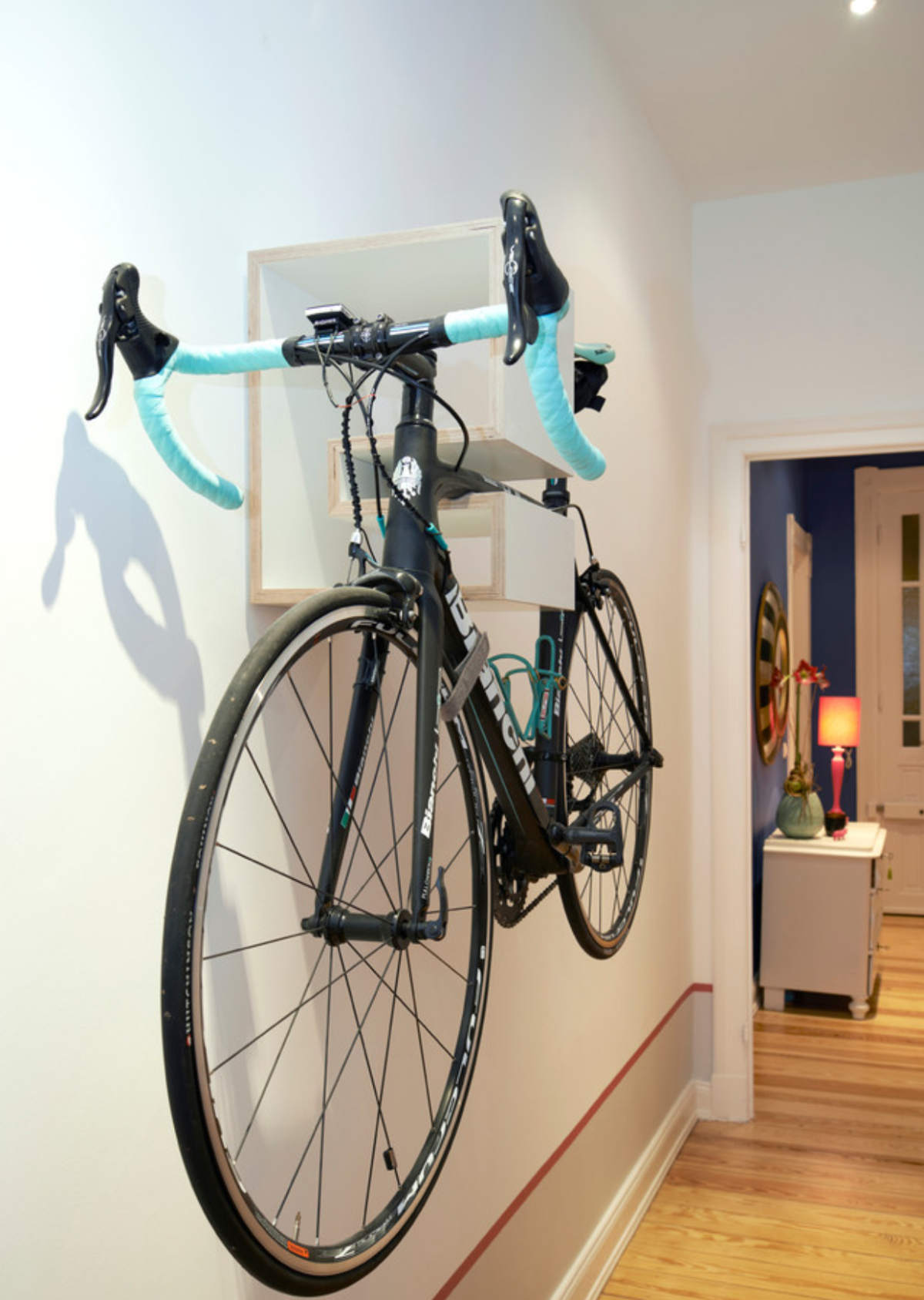 Шкаф для лыж на балконе