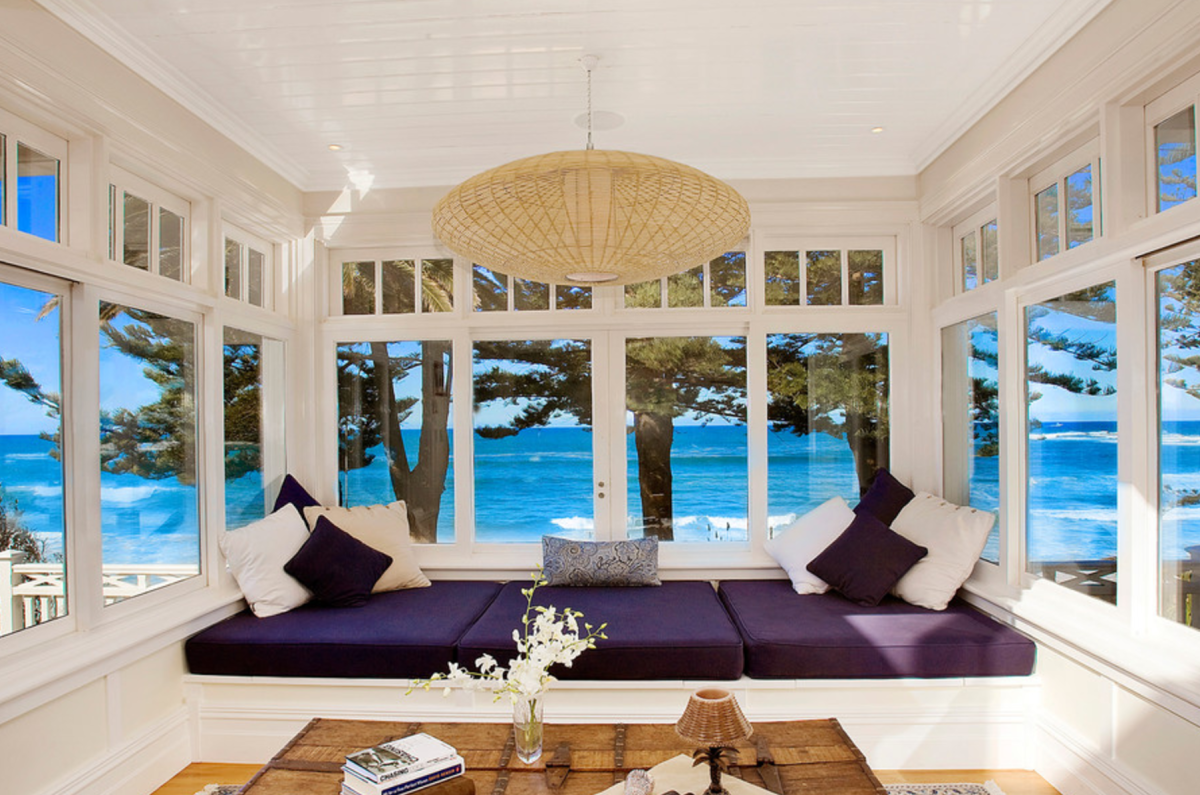 Красивый вид из панорамного окна