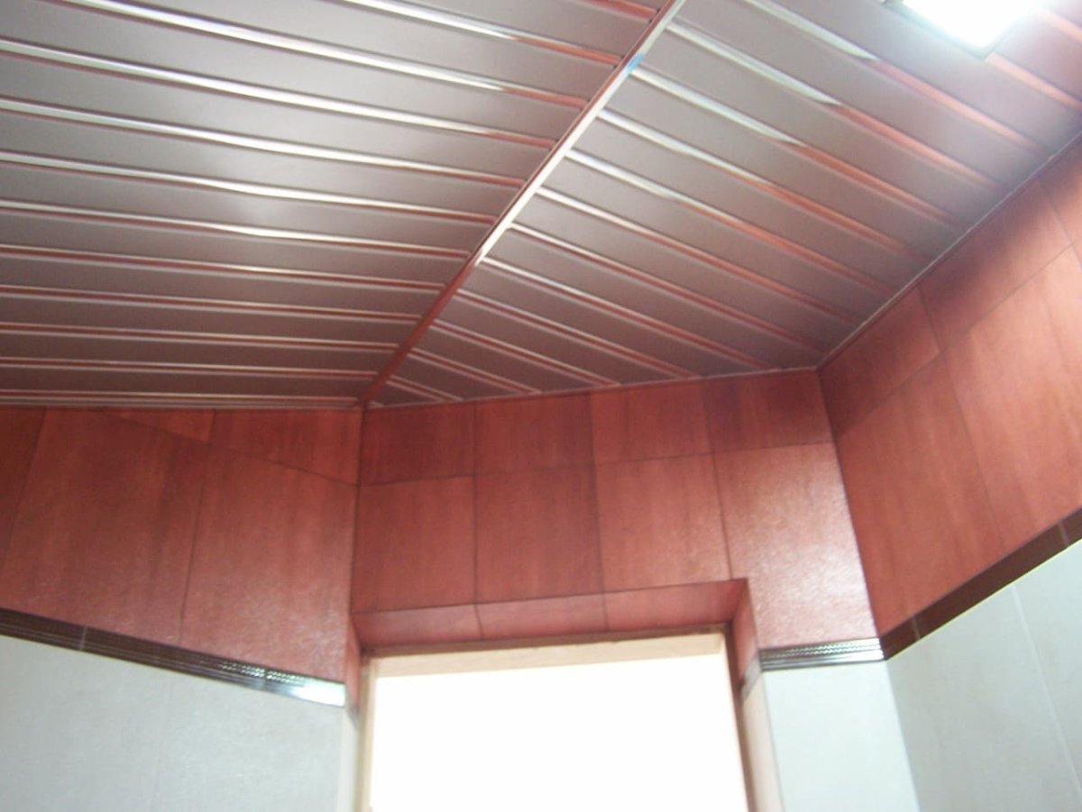 Потолок промышленный реечный