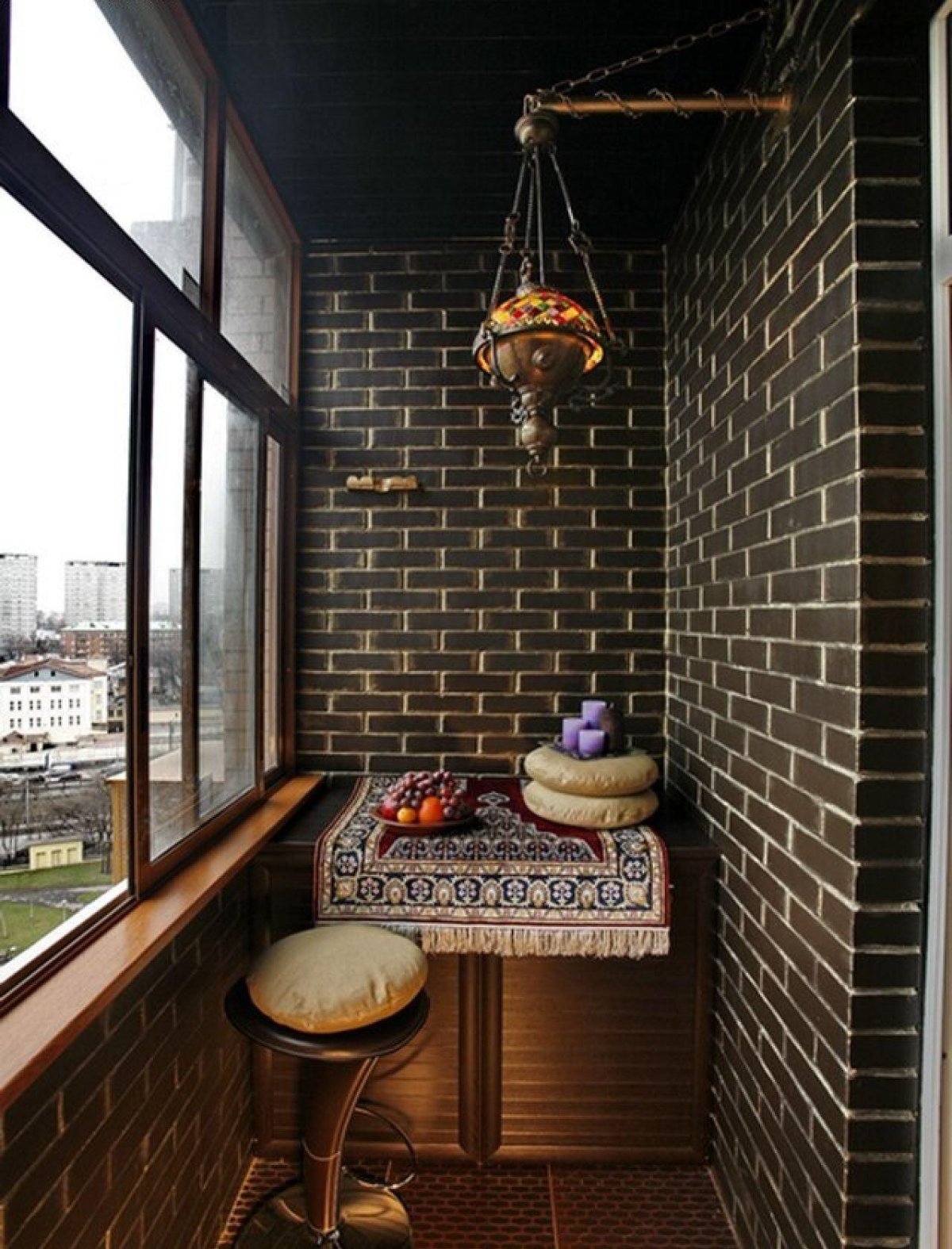 Отделка балкона кирпичом