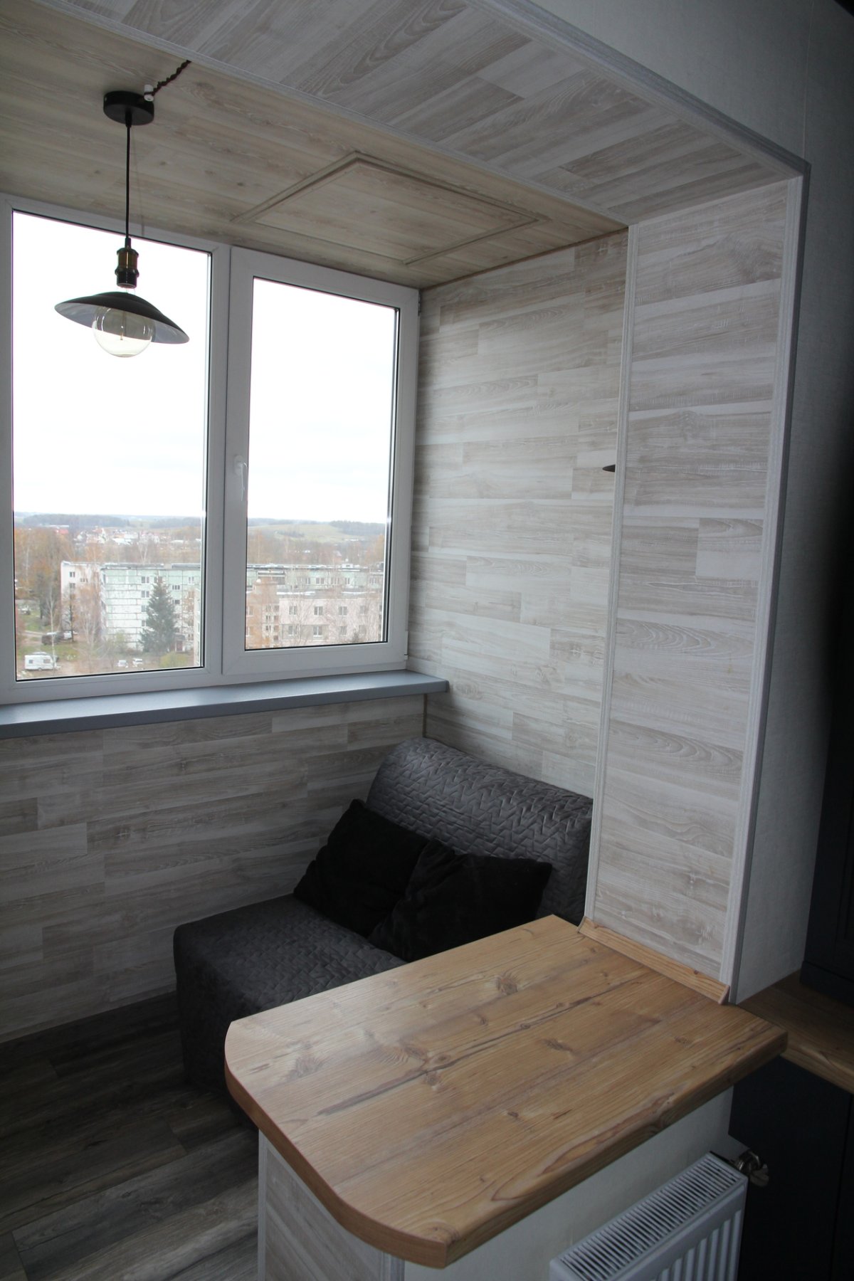 Отделка балкона ламинатом