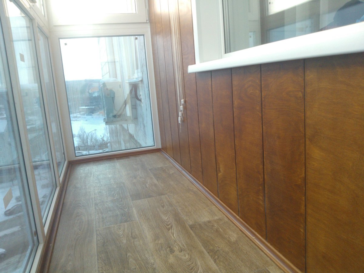 Отделка балкона стеновыми панелями МДФ