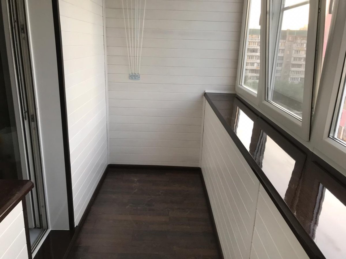 Обшивка балкона штилем