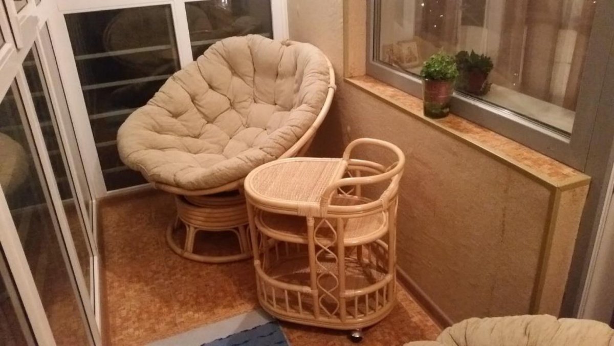 Мягкое кресло на балкон