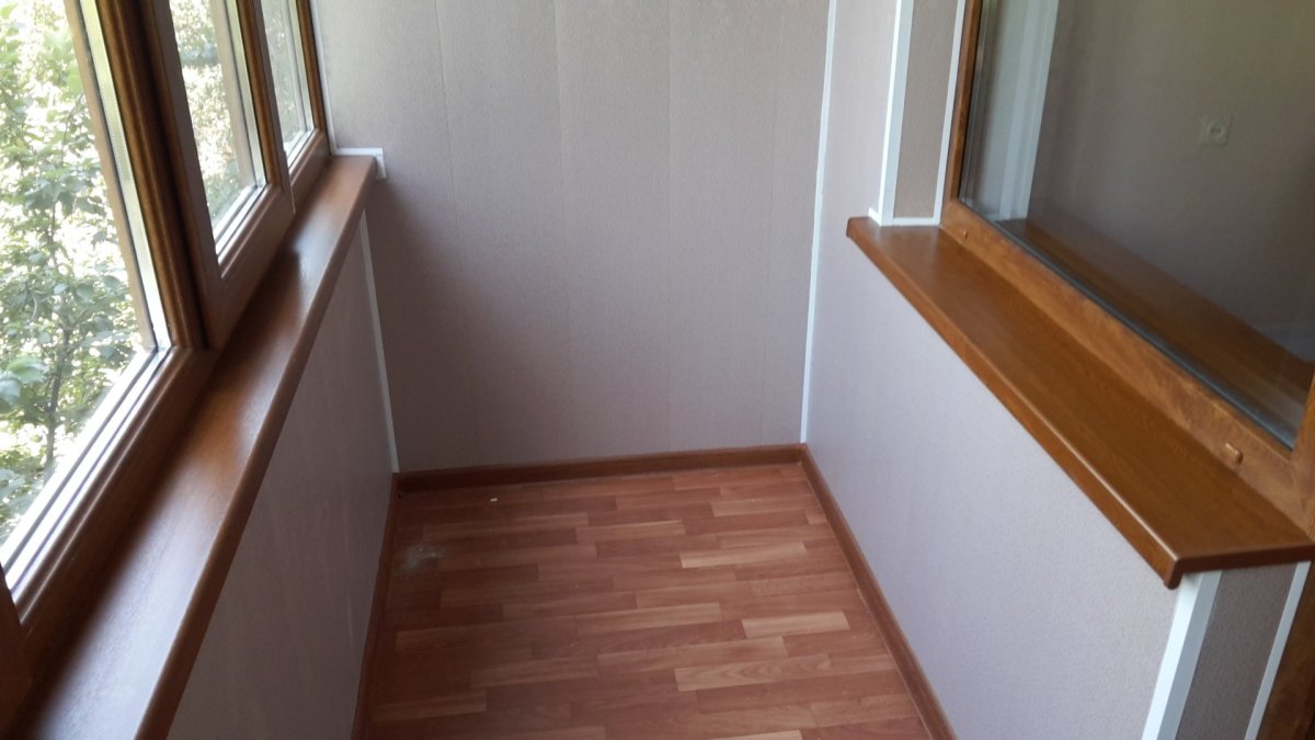 Отделка балкона