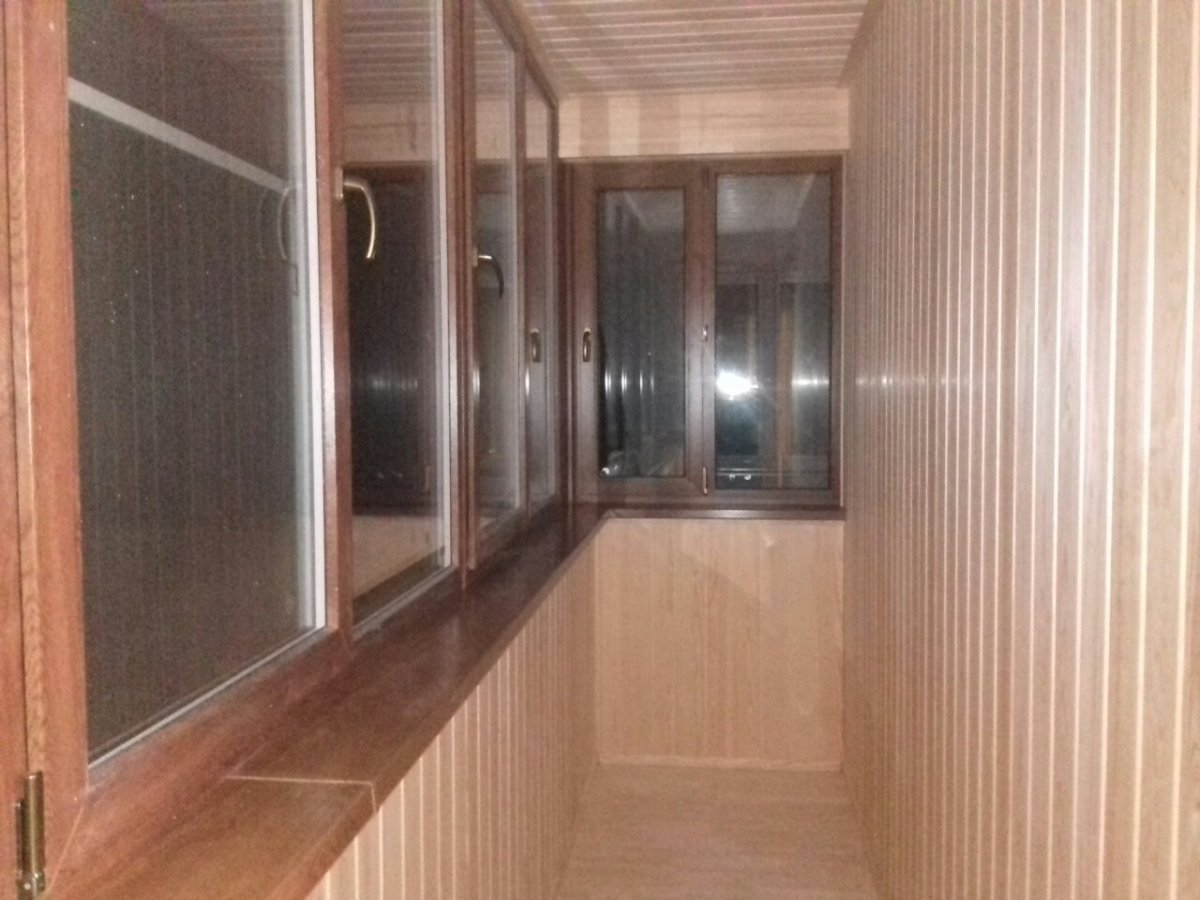 Деревянные тумбочки на балкон