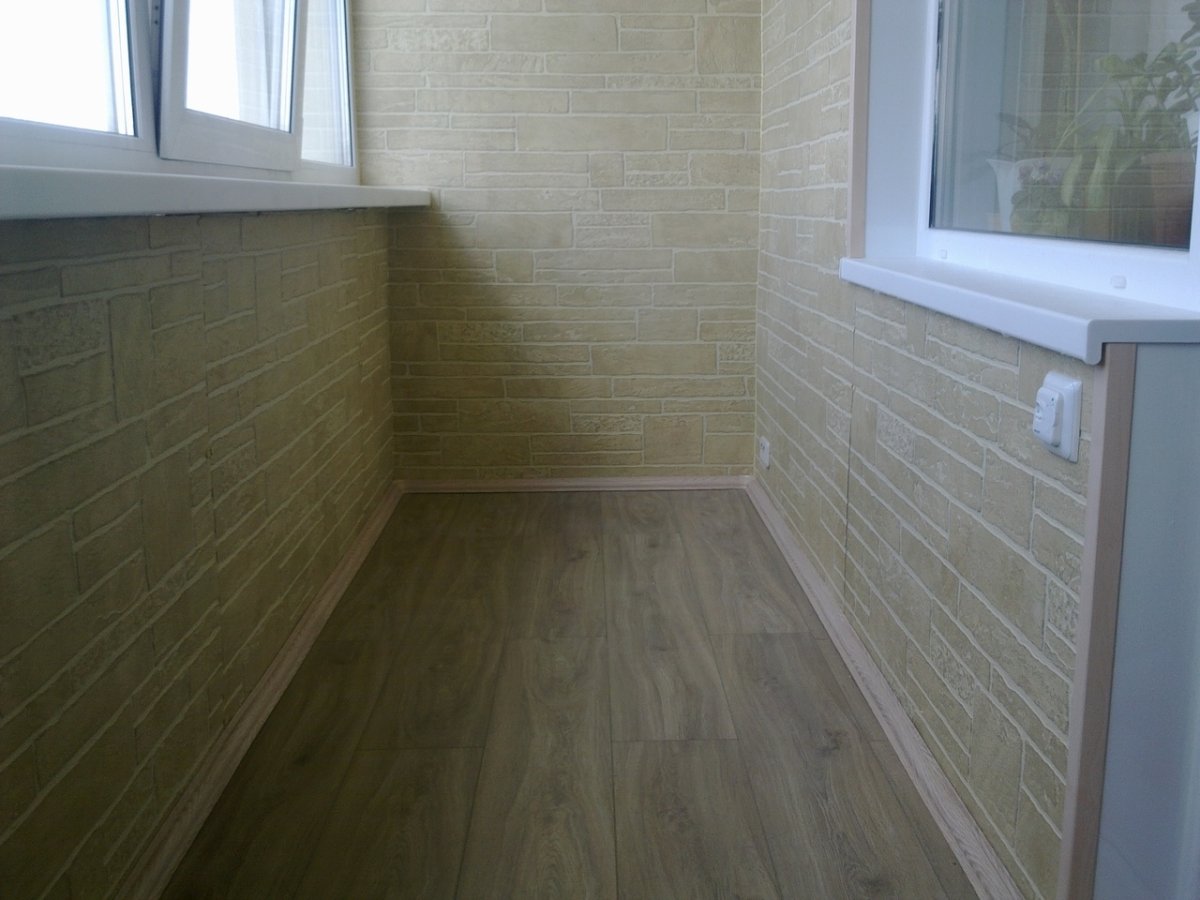 Отделка веранды декоративным камнем