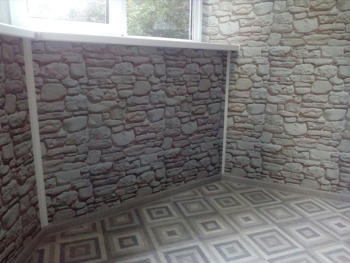 Декоративный камень в интерьере балкона