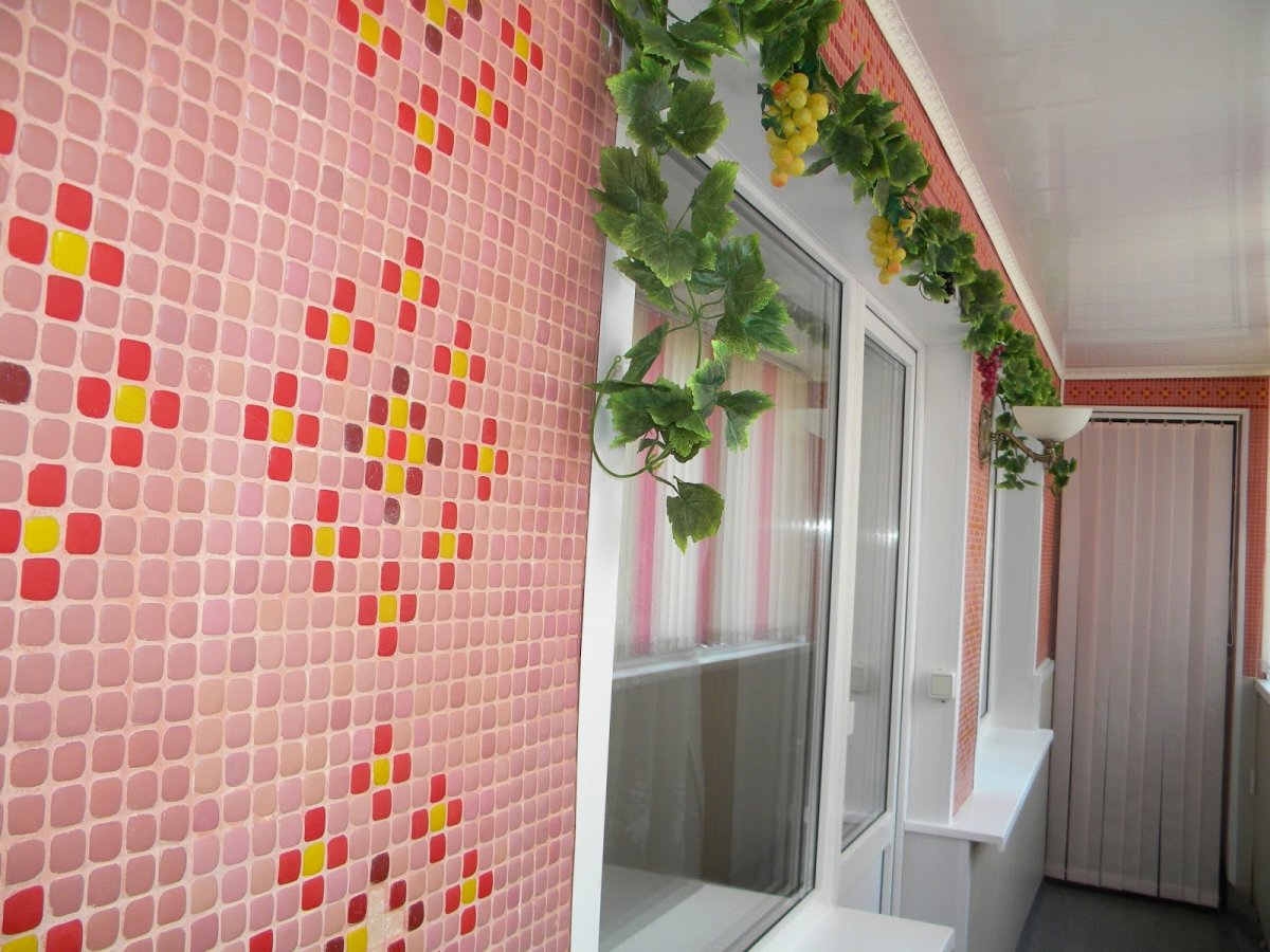 Отделка балкона плиткой мозаика