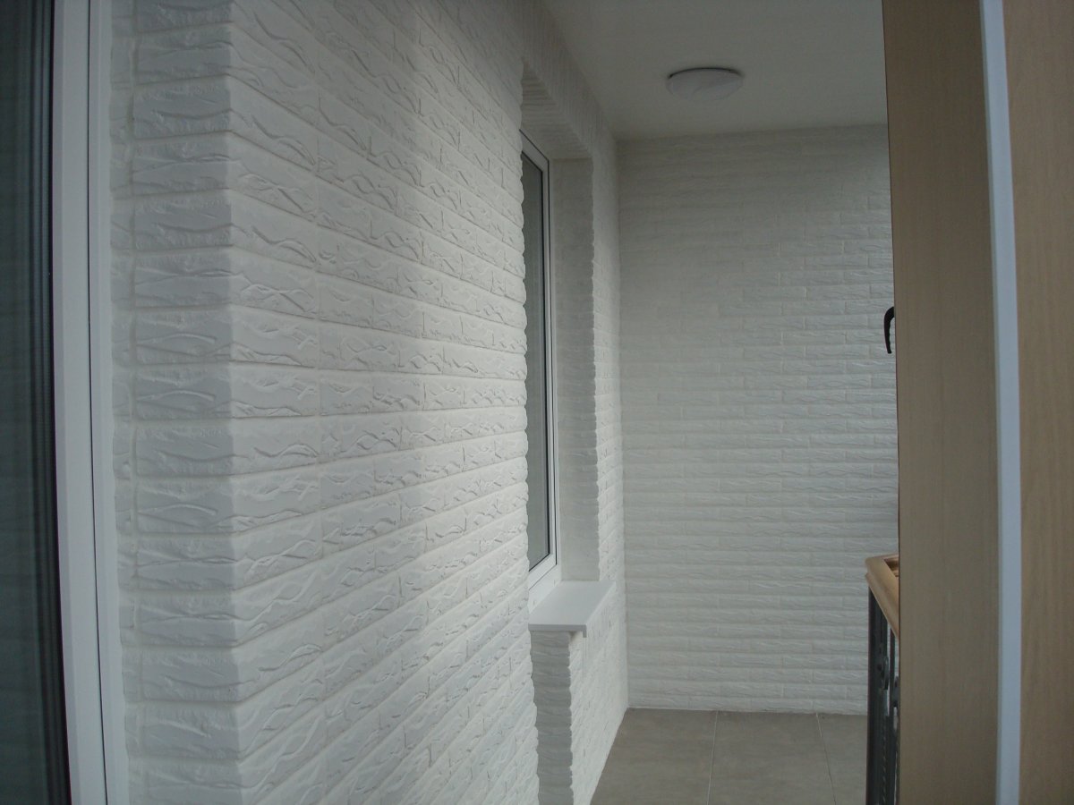 Декоративный кирпич на лоджии