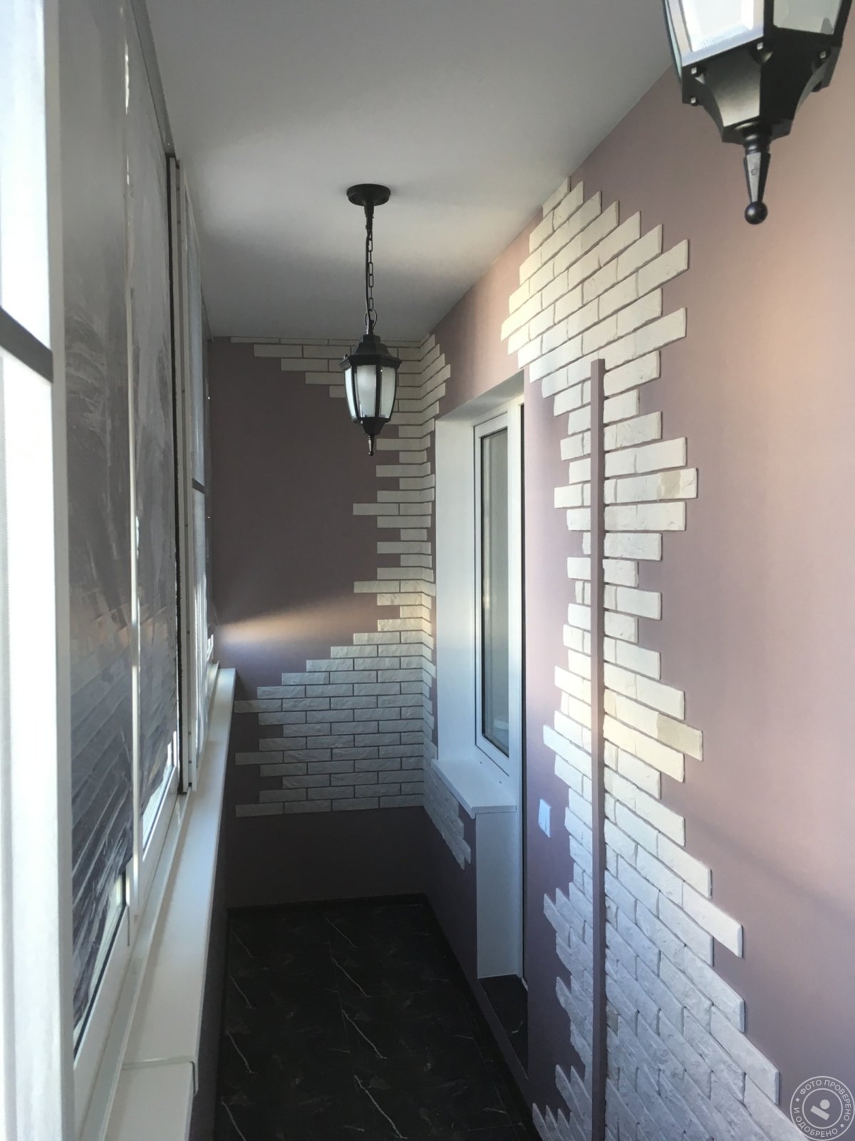 Балкон белый кирпич