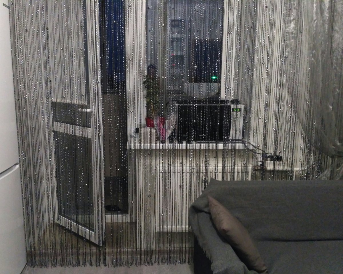 Нитяные шторы на балконе