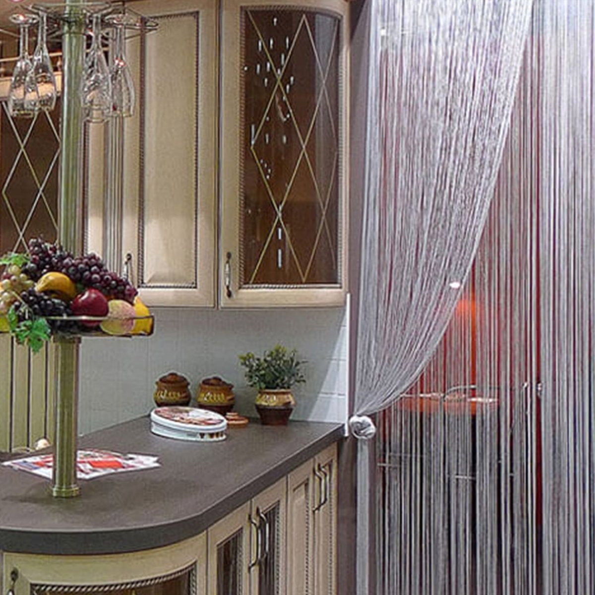 Серые нитяные шторы в интерьере