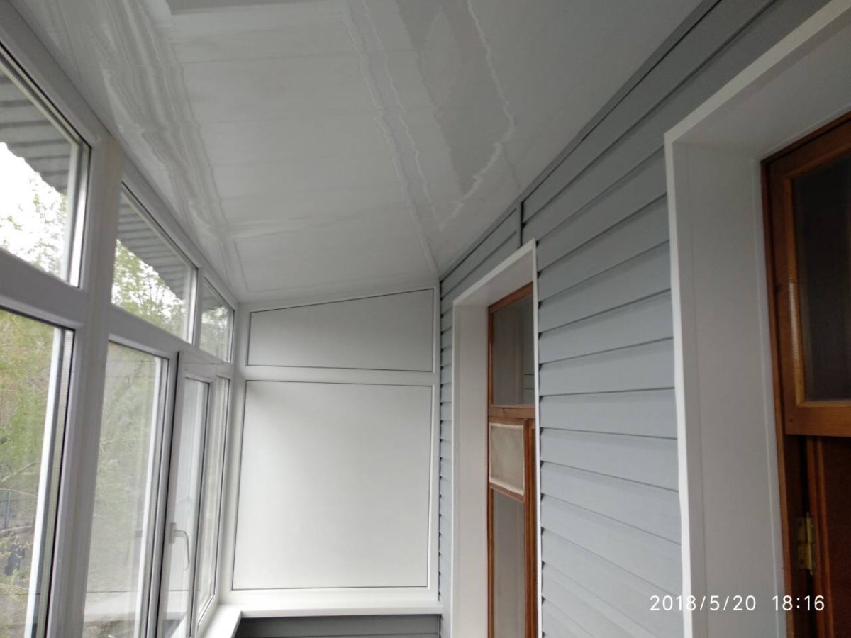 Отделка балкона