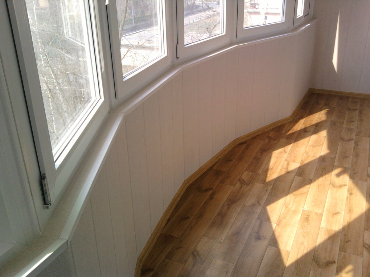 Сайдинг на балконе внутри