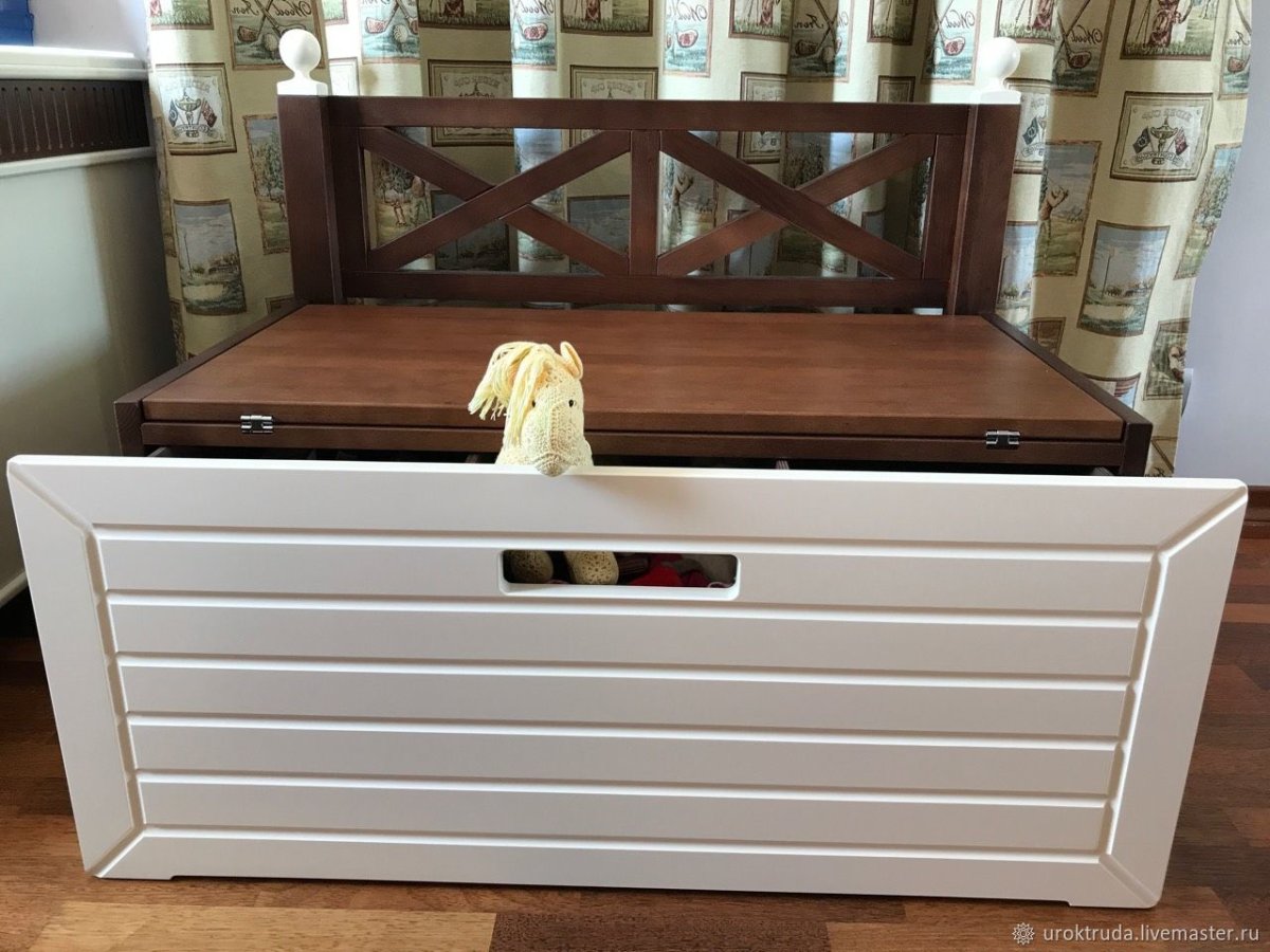 Скамейка с ящиком для хранения