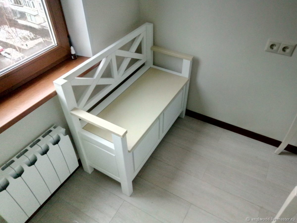 Скамейка с отделением для хранения