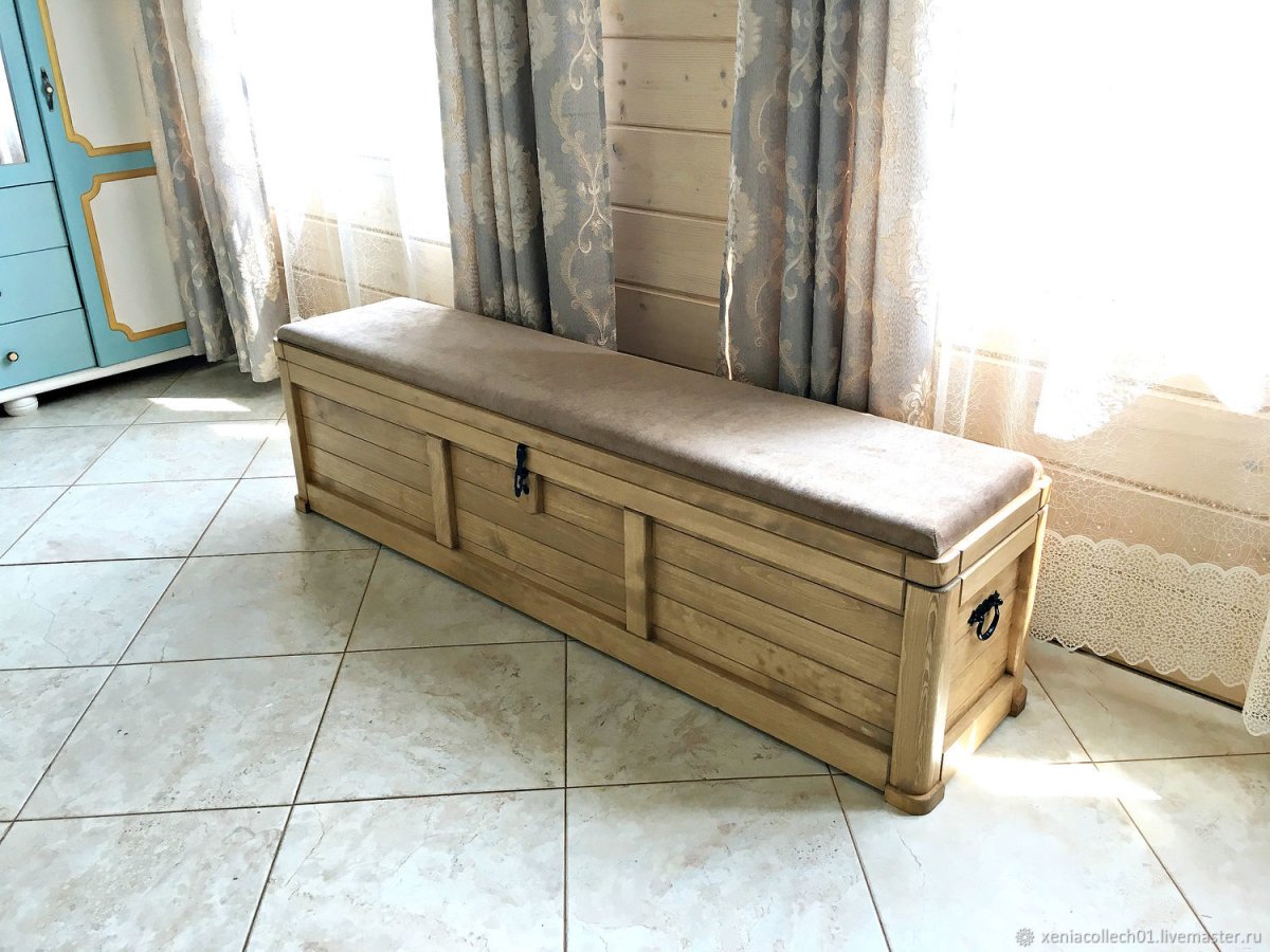 Сундук в прихожую