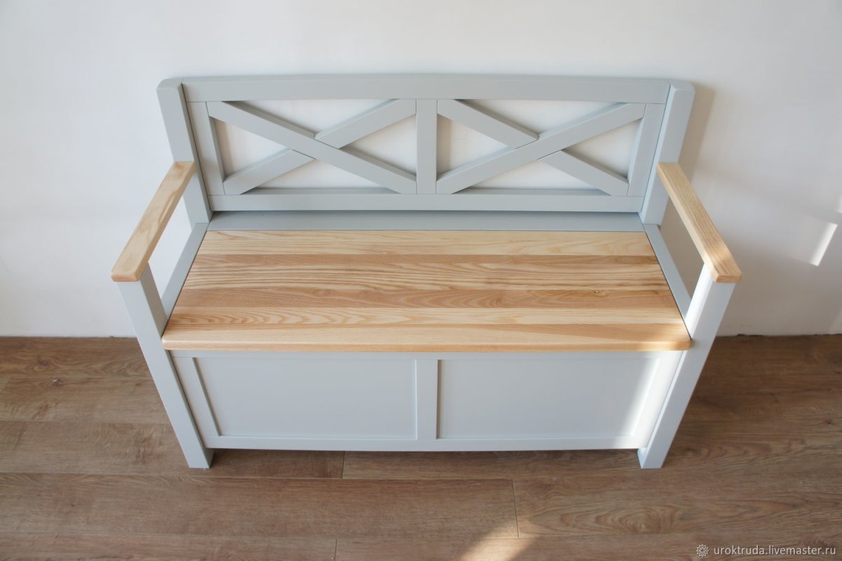 Деревянный диванчик на кухню