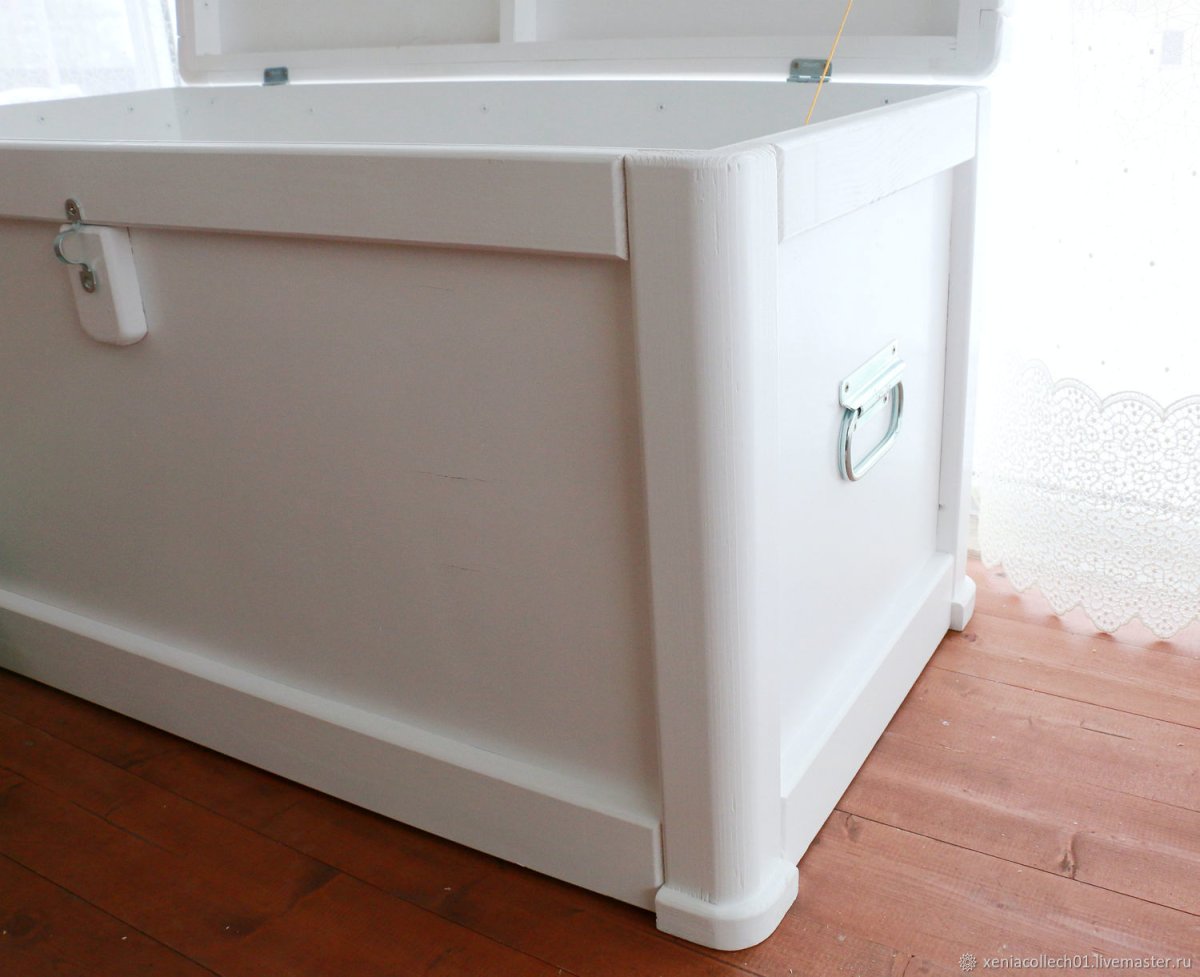 Сундук деревянный белый