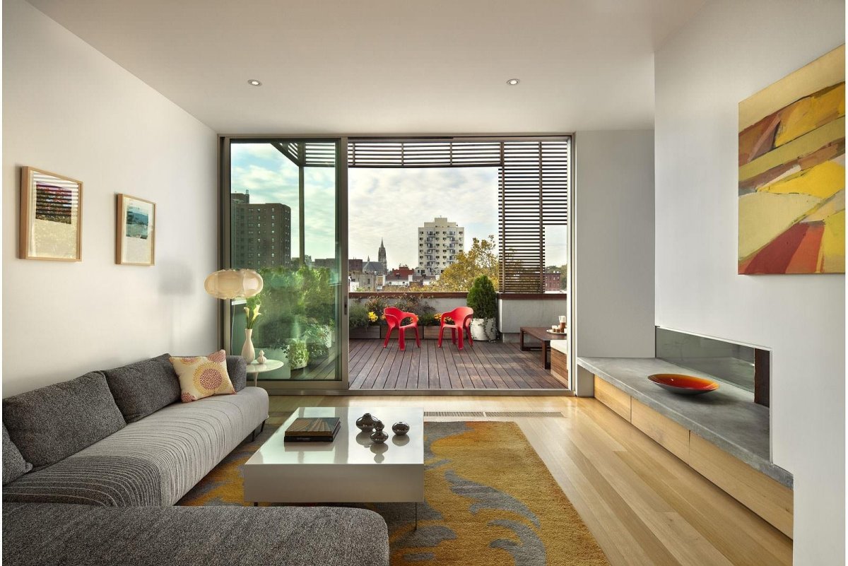 Гостиная с выходом на балкон