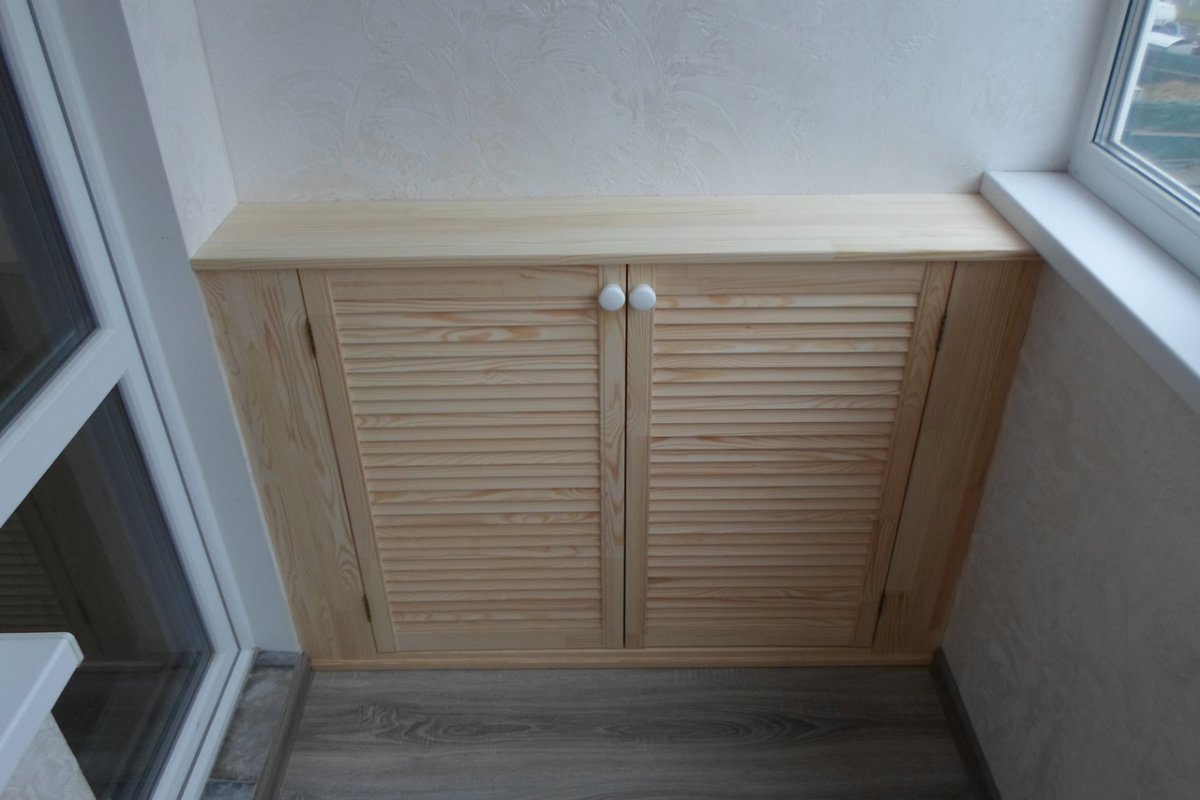 Жалюзийные двери на балконе