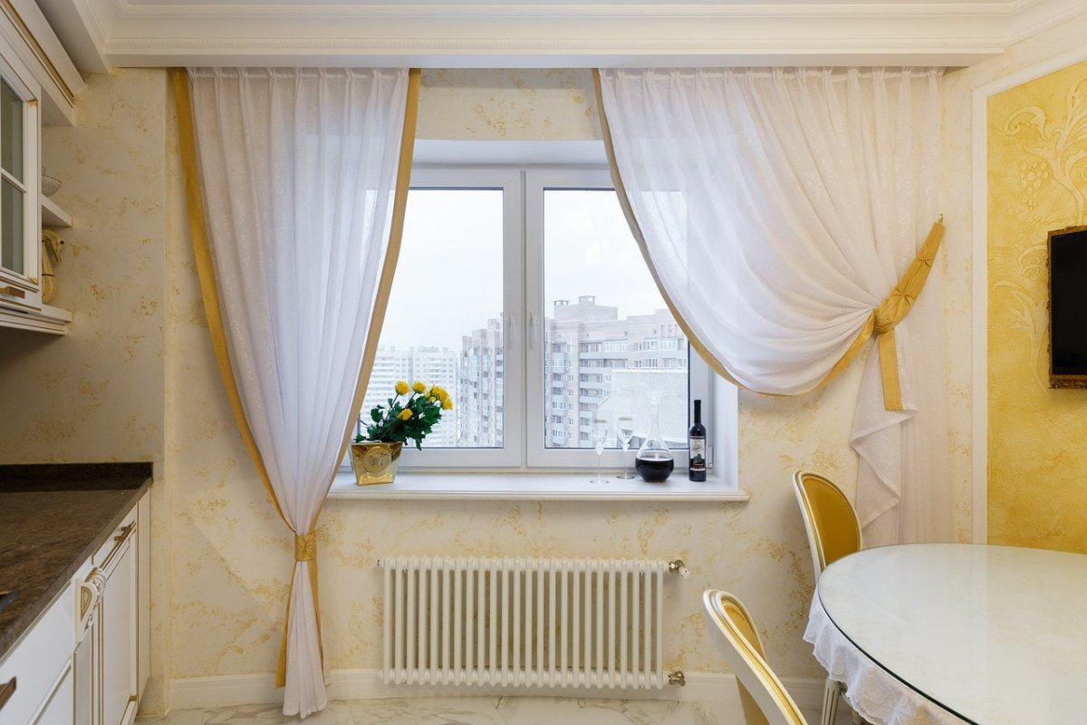 Шторы на кухонное окно с балконом