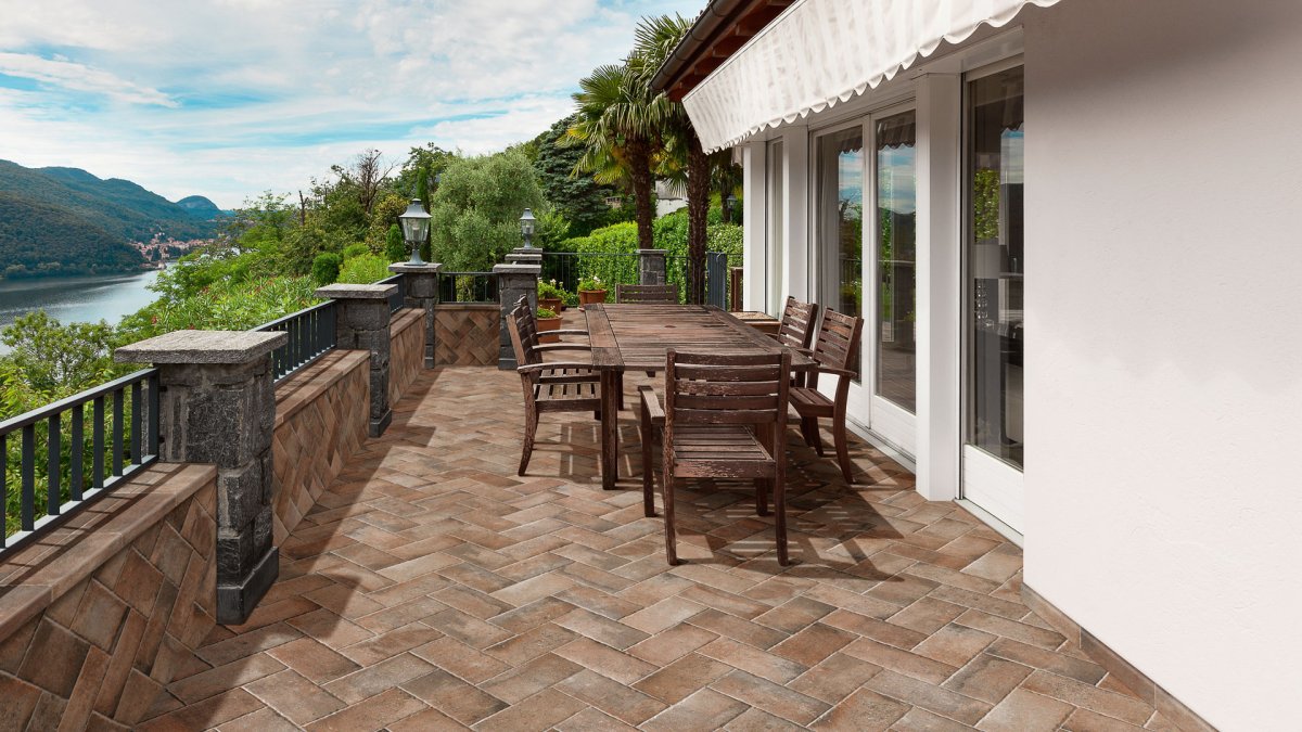 Плитка на террасе Церсанит