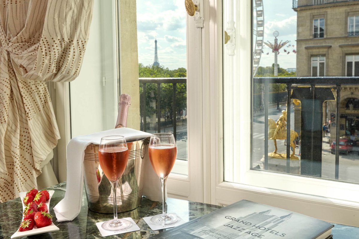 Завтрак на веранде на даче